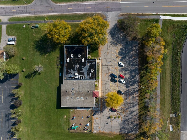 More Photos Of 622 Sunrise Dr, Saint Peter Storefront Retail Office For Sale