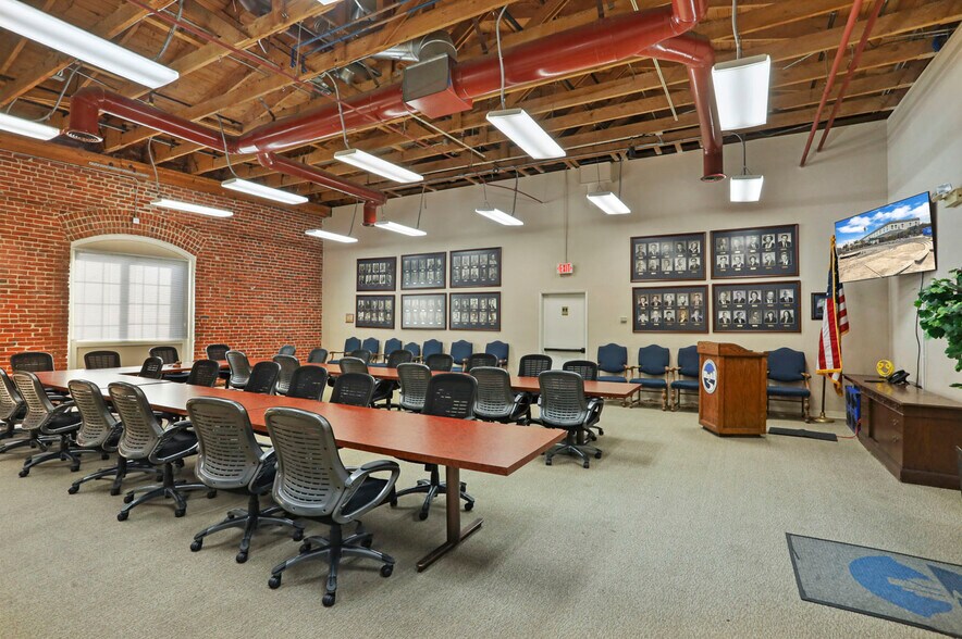 More Photos Of 445 W Weber Ave, Stockton Office For Lease