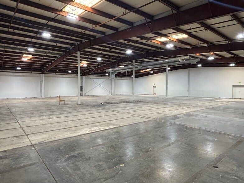 More Photos Of 14865 SW 72nd Ave, Tigard Warehouse For Lease