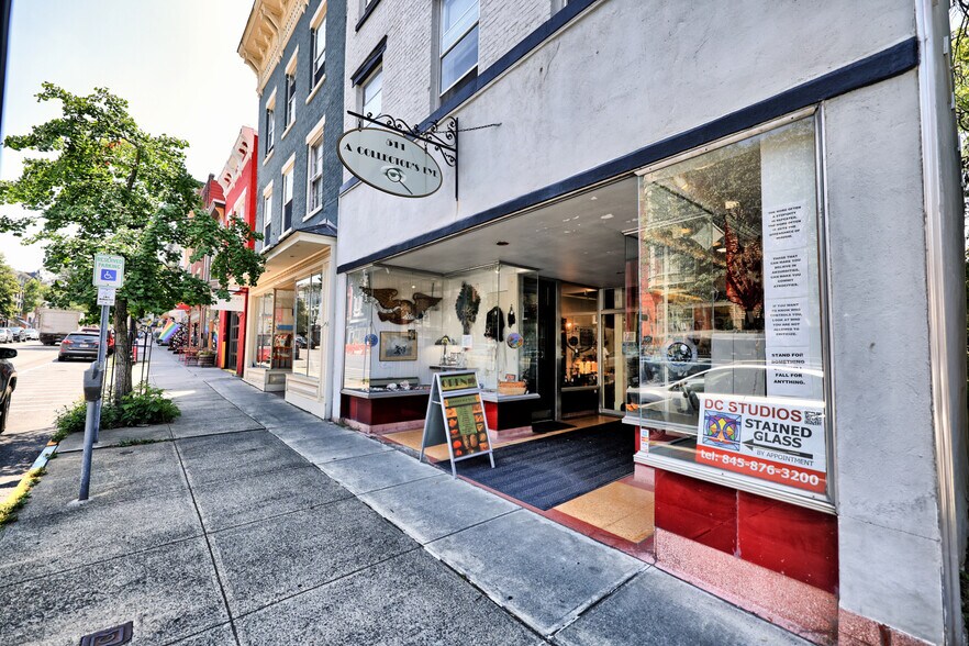 More Photos Of 511 Warren St, Hudson Storefront Retail Residential For Sale