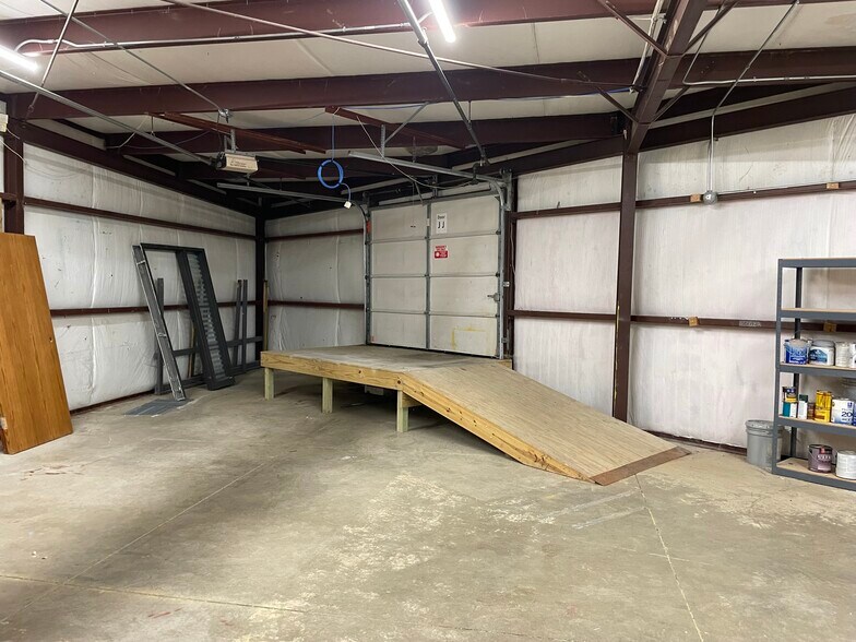 More Photos Of 3201-3301 Armar Dr, Marion Coworking Space