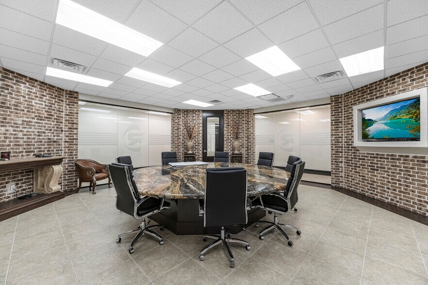 More Photos Of 15010 Lakefair Dr, Richmond Medical For Lease