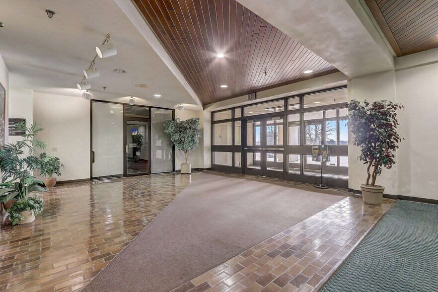 More Photos Of 1 Parker Pl, Janesville Office For Sale