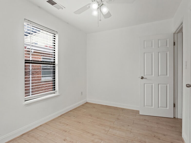 More Photos Of 1223 N St NW, Washington Apartments For Sale