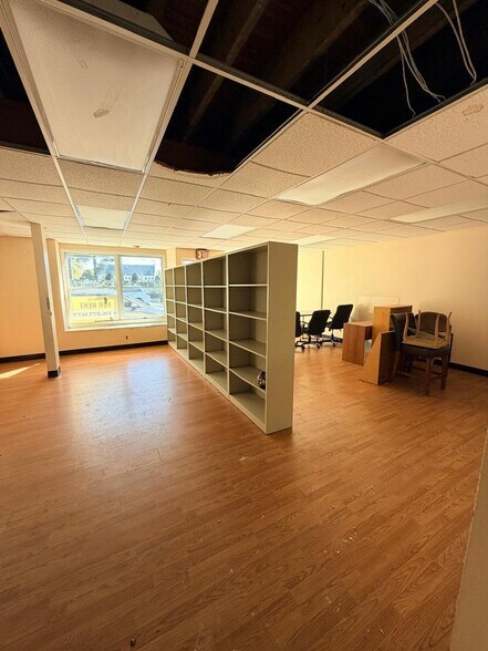 More Photos Of 27-33 Plandome Rd, Manhasset Storefront Retail Office For Lease