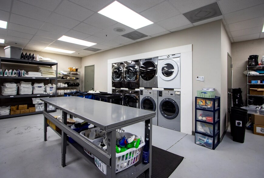 More Photos Of 115 Westpark Blvd, Columbia Manufacturing For Sale