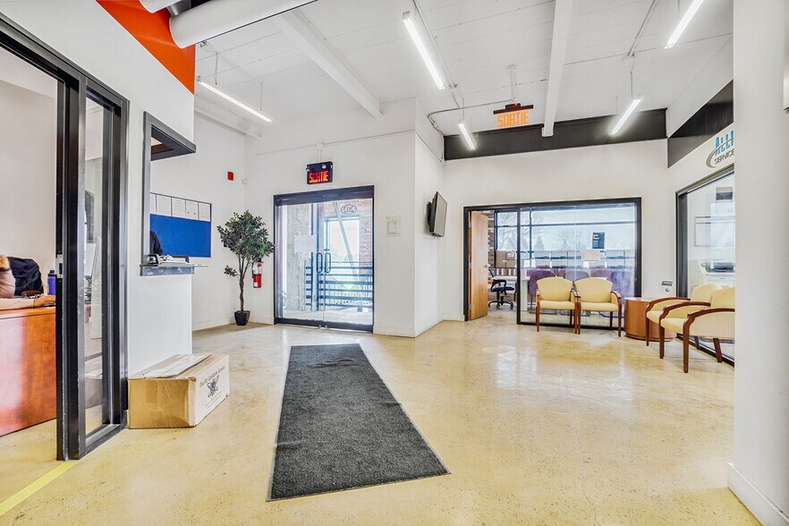 More Photos Of 7887-7889 Boul Saint-Laurent, Montréal Office For Lease