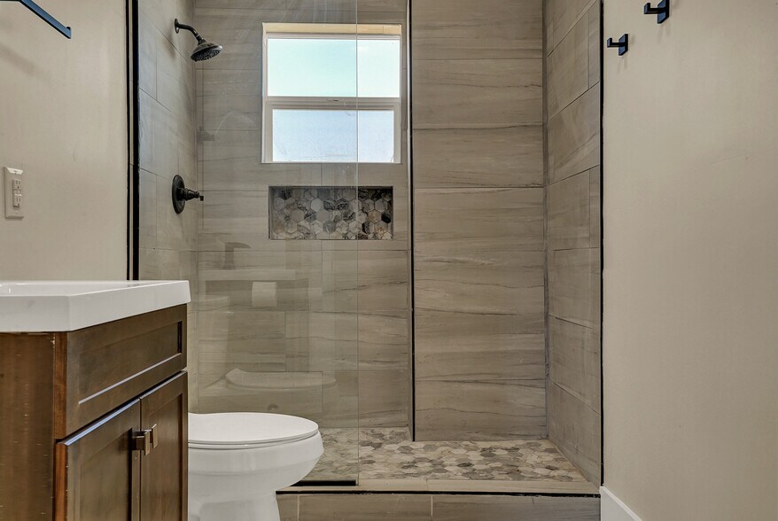 More Photos Of 1710 Montana Ave, El Paso Office For Sale