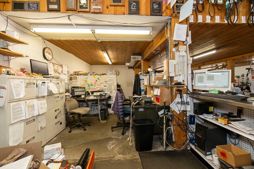 More Photos Of 901 Bay St, Port Orchard Storefront For Sale