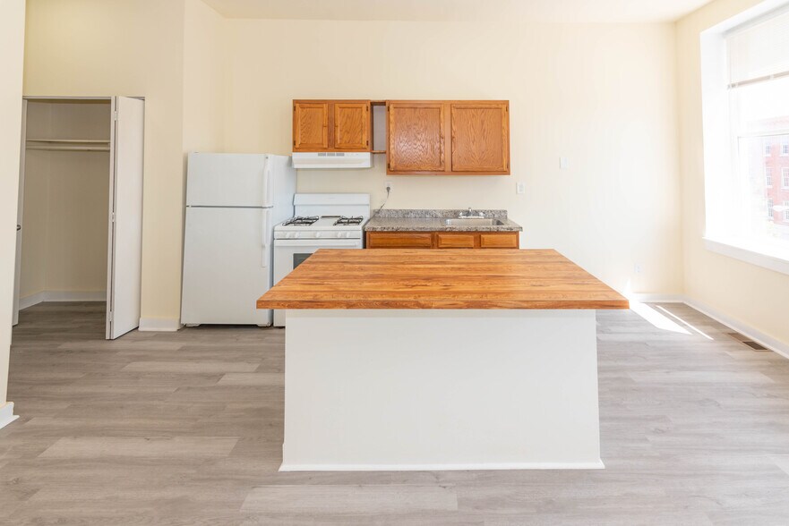 More Photos Of 2100-2102 Maryland Ave, Baltimore Apartments For Sale