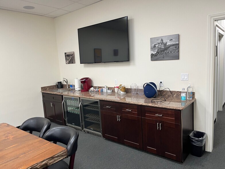 More Photos Of 212-214 California St, San Francisco Office For Sale