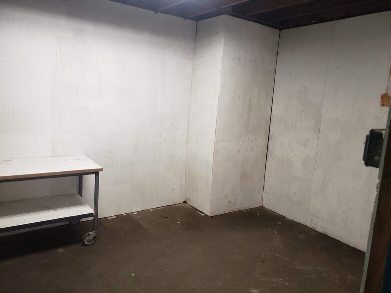 More Photos Of 3528 Warsaw Ave, Cincinnati Light Distribution For Lease