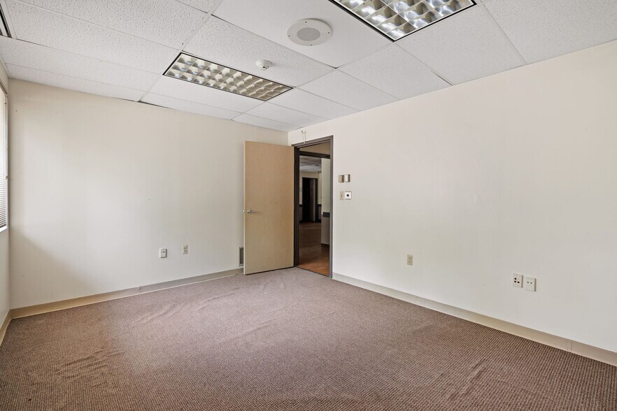 More Photos Of 4 Corwin Ct, Newburgh Medical For Sale