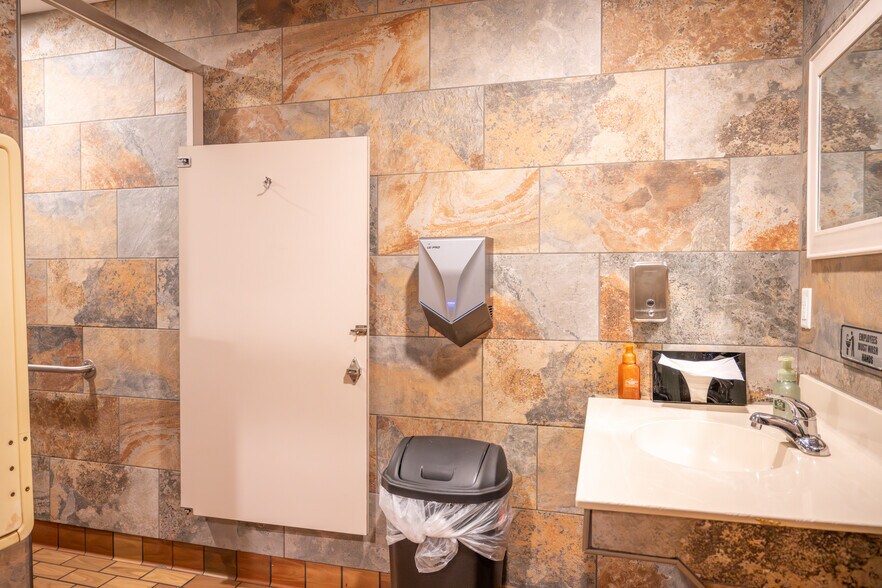 More Photos Of 532 Gateway Ave, Mauston Restaurant For Sale