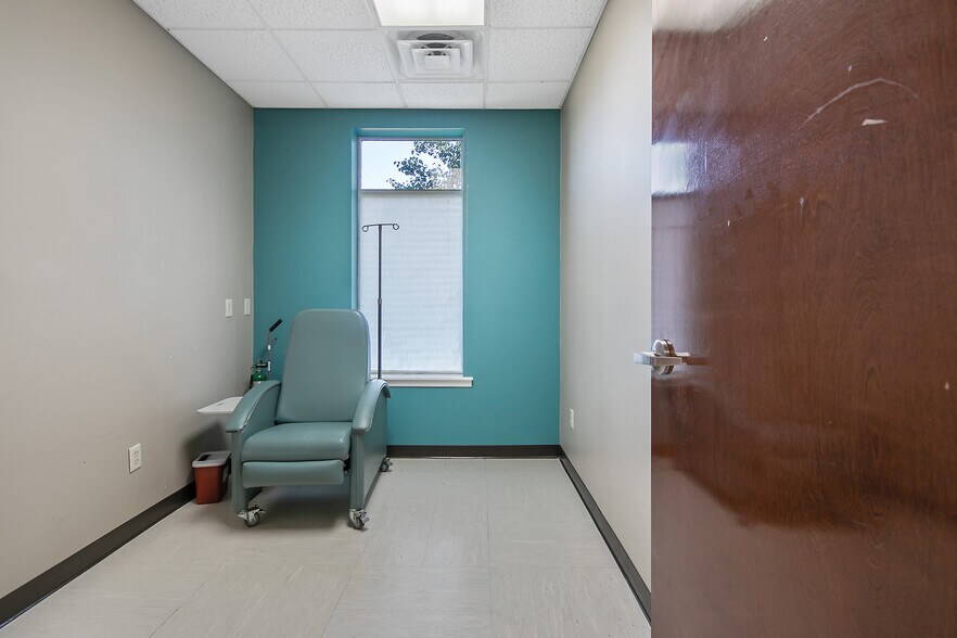 More Photos Of 303-305 Tilghman Dr, Dunn Medical For Sale