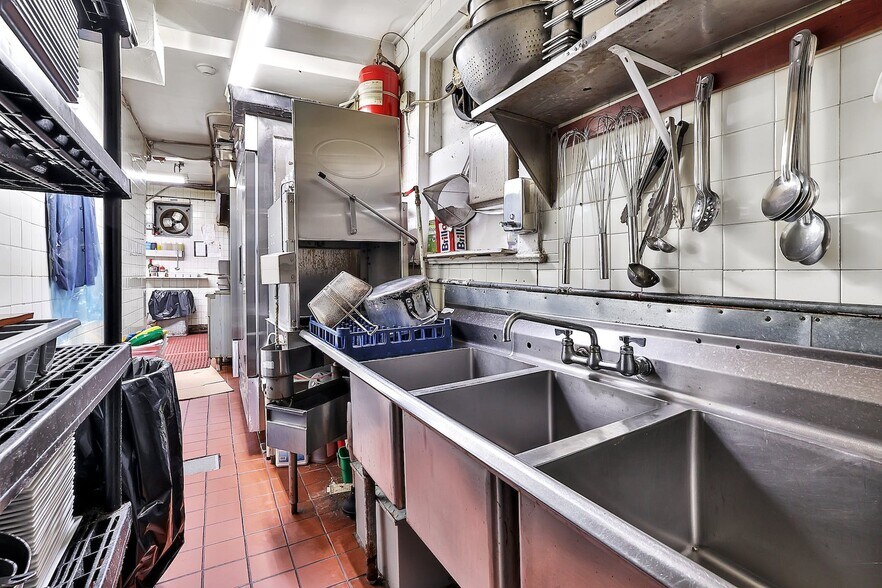 More Photos Of 33-35 W Central Ave, Pearl River Restaurant For Lease