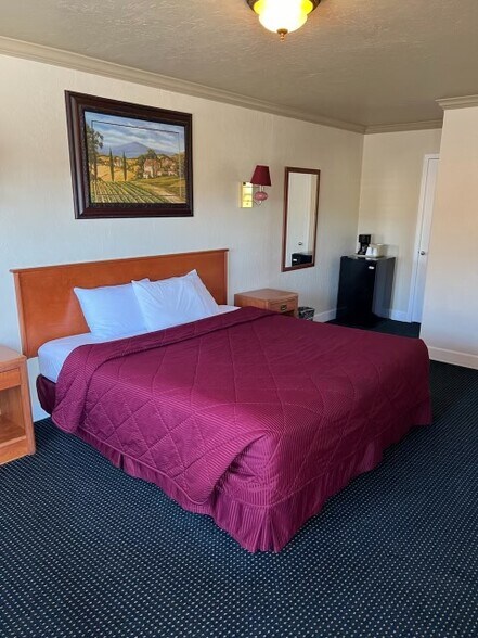 More Photos Of 550 S Auburn St, Colfax Hotel For Sale