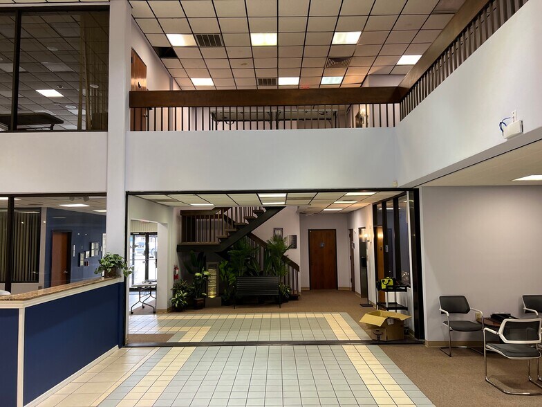 More Photos Of 12200 Us Highway 19, Hudson Bank For Lease