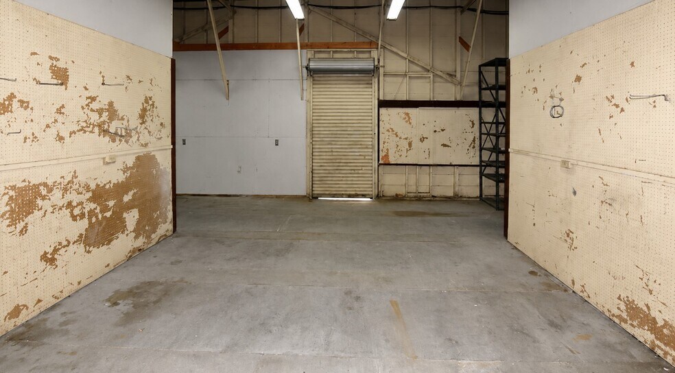 More Photos Of 35633 Highway 66, Daggett Warehouse For Sale
