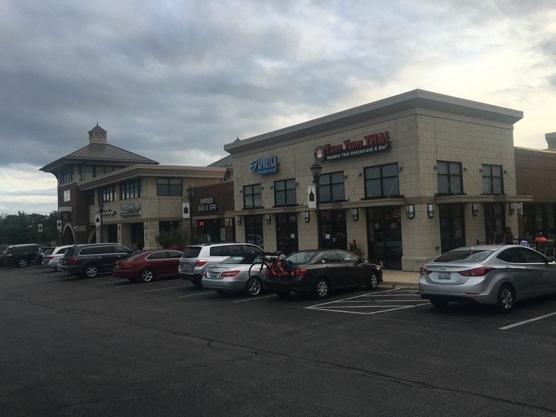 More Photos Of 1928-1995 Springbrook Square Dr, Naperville Unknown For Lease