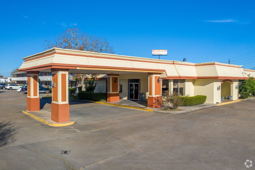 More Photos Of 26010 Southwest Fwy, Rosenberg Hotel For Sale