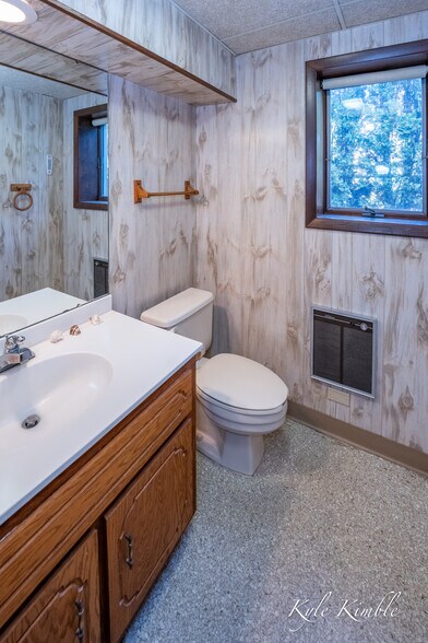 More Photos Of 104 W Houghton Lake Dr, Prudenville Hotel For Sale