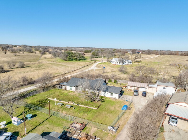 More Photos Of 2125 N Fm 51, Weatherford Storefront Retail Residential For Sale