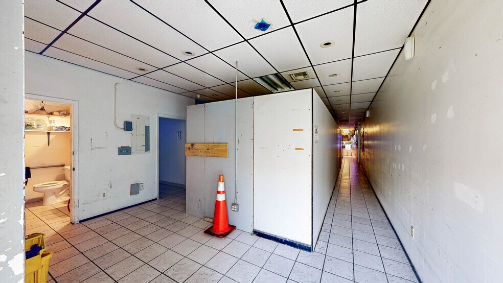 More Photos Of 27330 S Dixie Hwy, Homestead Storefront Retail Office For Sale
