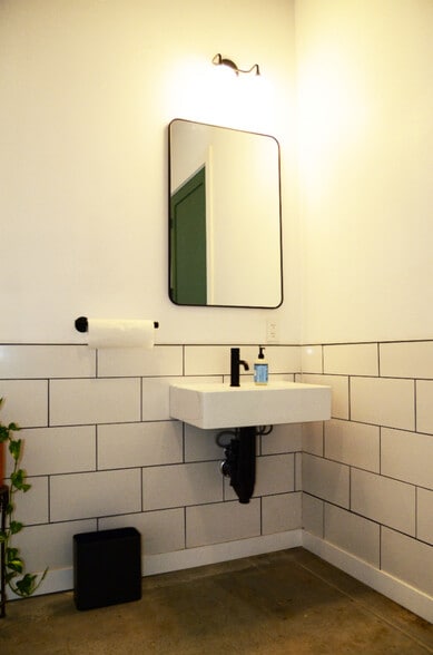 More Photos Of 500 S 20th St, Fort Smith Flex For Lease