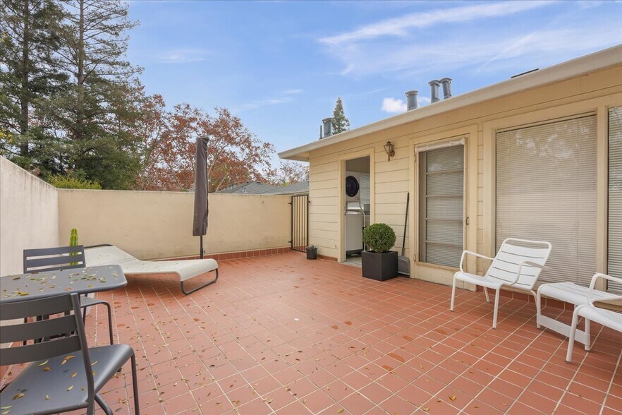More Photos Of 2735 Byron St, Palo Alto Multifamily For Sale