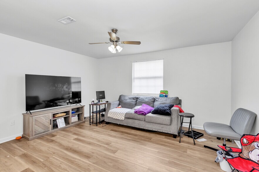 More Photos Of 170 Westwood Dr, Thomson Apartments For Sale