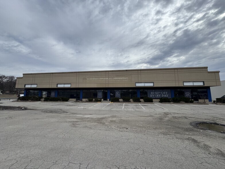 More Photos Of 514-528 NW 7 Hwy, Blue Springs Unknown For Lease