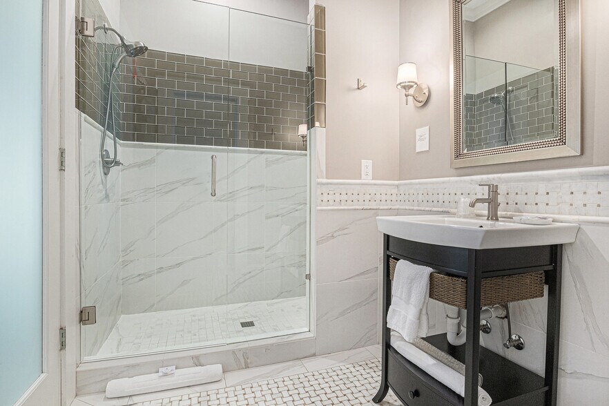 More Photos Of 410 E Church St, Monroe Hospitality For Sale