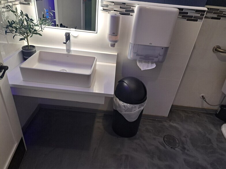 More Photos Of 1959-3310 NE Jensen Beach Blvd, Jensen Beach Storefront Retail Office For Sale