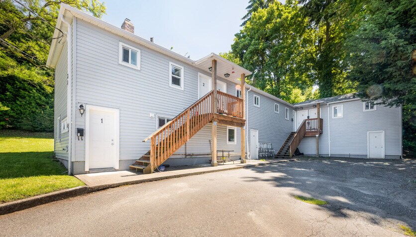 More Photos Of 31 Robarts St, Nanaimo Apartments For Sale