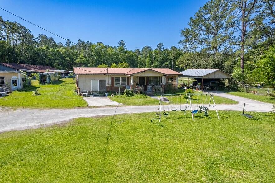 More Photos Of 2856 NE 187th St, Starke Manufacturing For Sale