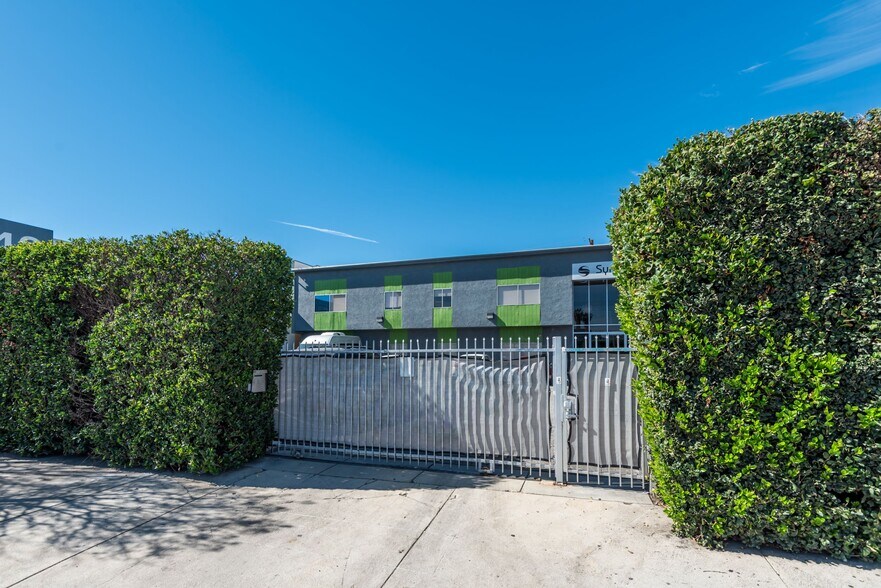 More Photos Of 7543 Woodley Ave, Van Nuys Office For Lease