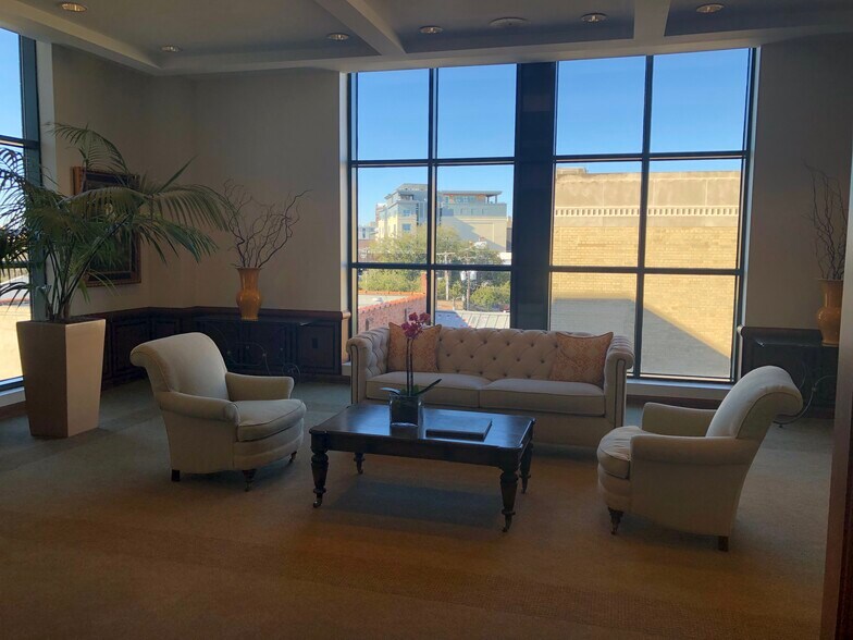 More Photos Of 211 King St, Charleston Office For Lease