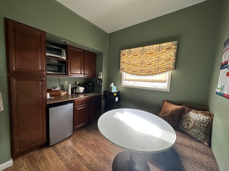 More Photos Of 5900 E Seneca Tpke, Jamesville Freestanding For Sale