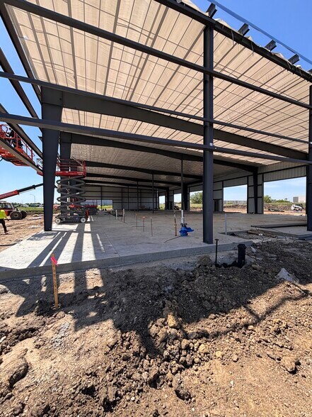 More Photos Of 1305 SE 25th St, Grimes Industrial For Lease