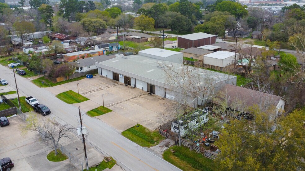 More Photos Of 20530 Sunshine Ln, Spring Service For Sale