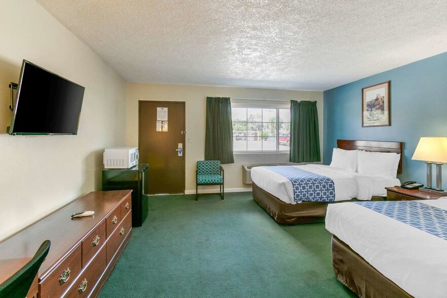 More Photos Of 1500 W Spruce St, Rawlins Hotel For Sale