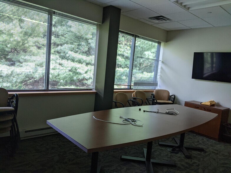 More Photos Of 94 New Karner Rd, Albany Office For Lease