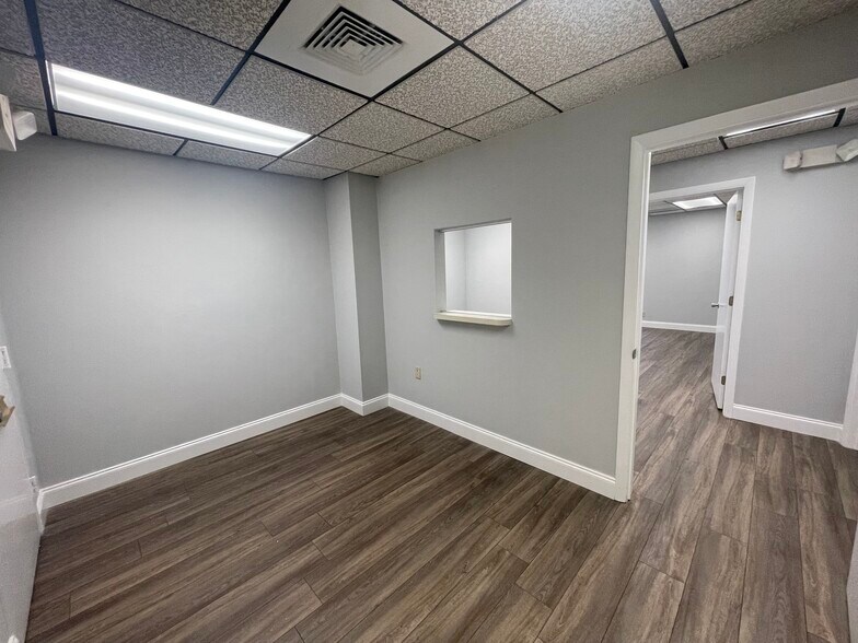 More Photos Of 2131 Hollywood Blvd, Hollywood Office Residential For Lease