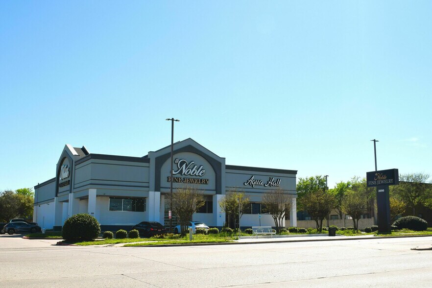 More Photos Of 2090 E Arapaho Rd, Richardson Freestanding For Sale