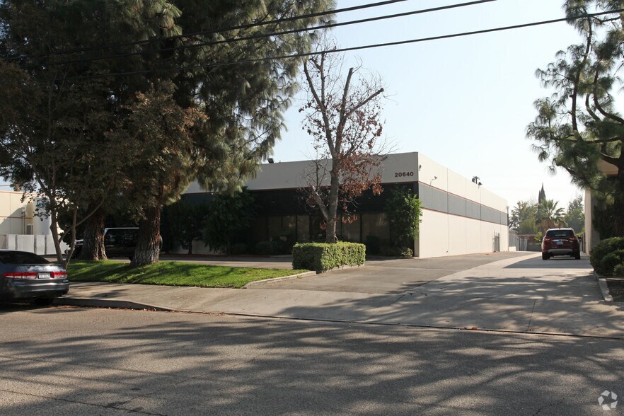 More Photos Of 20640 Bahama St, Chatsworth Warehouse For Lease