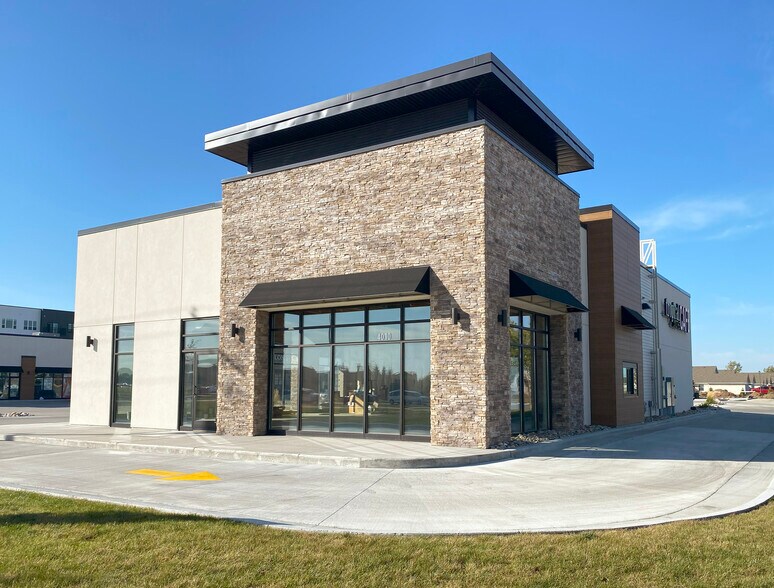 More Photos Of 4002 S Washington St, Grand Forks Storefront For Lease