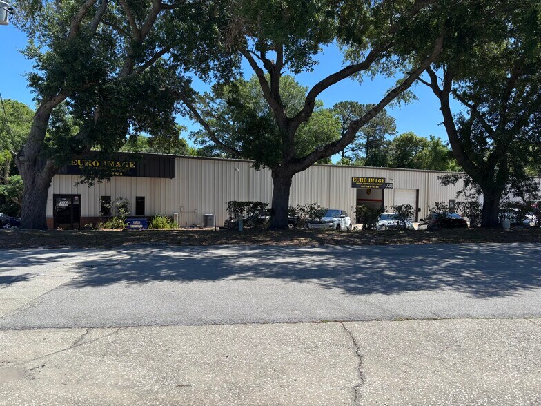 More Photos Of 739 Industry Rd, Longwood Warehouse For Lease