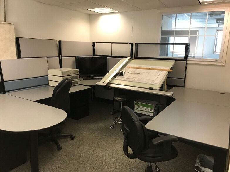 More Photos Of 10 E Veterans Memorial Hwy, Kasson Showroom For Lease