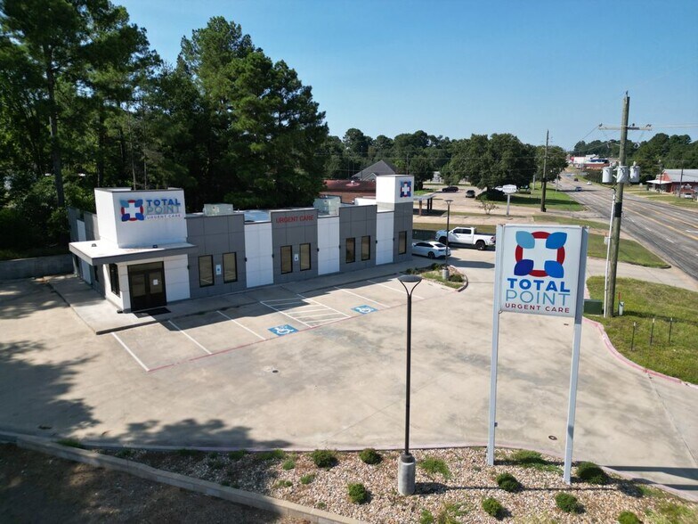 Primary Photo Of 1304 Linda Dr, Daingerfield Freestanding For Sale